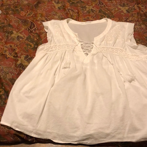 Maurices Tops - Maurice’s white blouse with decorative stitching